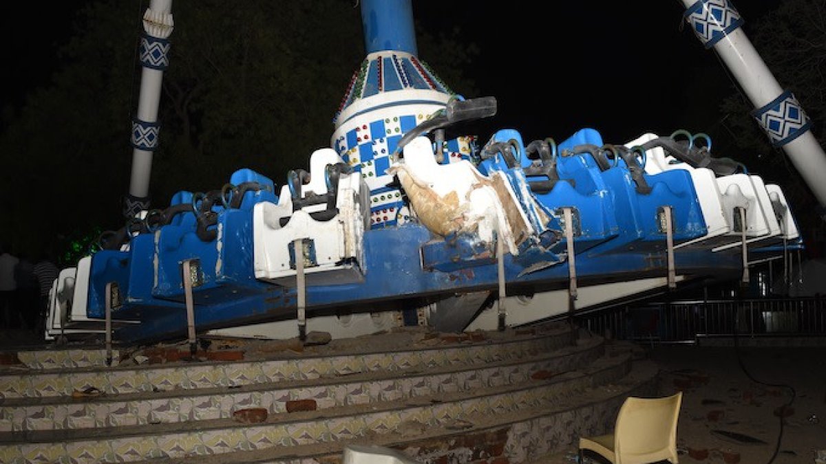 Tras el accidente, el juego quedó estropeado y con varios asientos dañados.