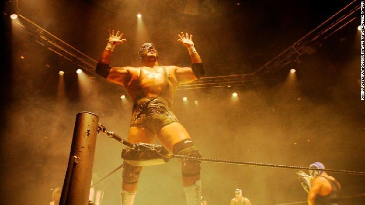 Silver Wagner durante una celebración por haber triunfado en una pelea.
