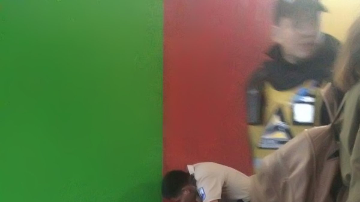 Miembros de la Policía acudieron en ayuda de la víctima.