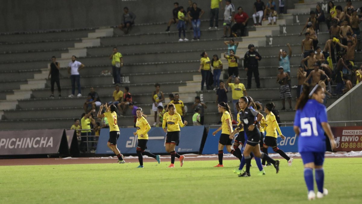 El primer duelo lo ganó Barcelona 2-1 en el estadio Christian Benítez.