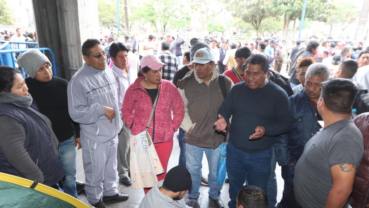 Los manifestantes se congregaron a las 0:00 para amanecer en los bajos del cabildo.