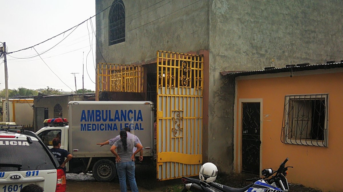 La víctima vivía en un pequeño departamento que rentaba en la cooperativa Sergio Toral 1, al noroeste de Guayaquil. Era oriundo de Riobamba.