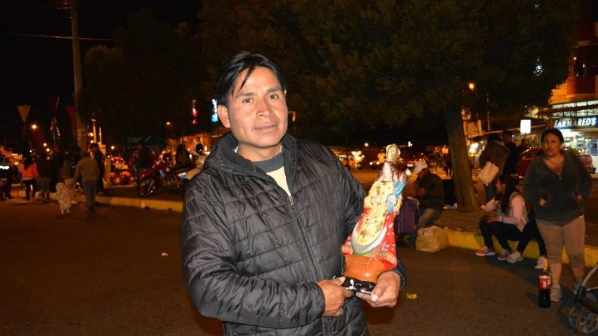Decenas de personas realizaron el tradicional recorrido nocturno