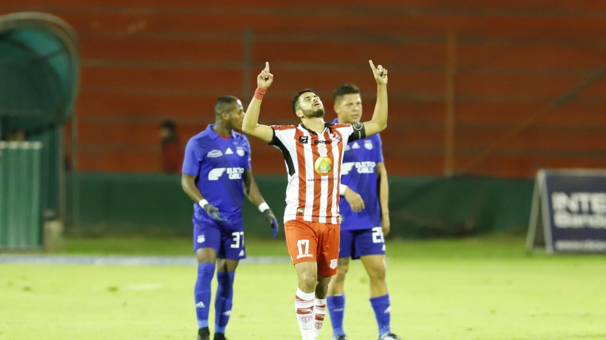 Emelec no pudo sacar ventajas en la ida de cuartos de final por Copa Ecuador y tendrá que revertir el 1-0 a favor que firmó Técnico Universitario.