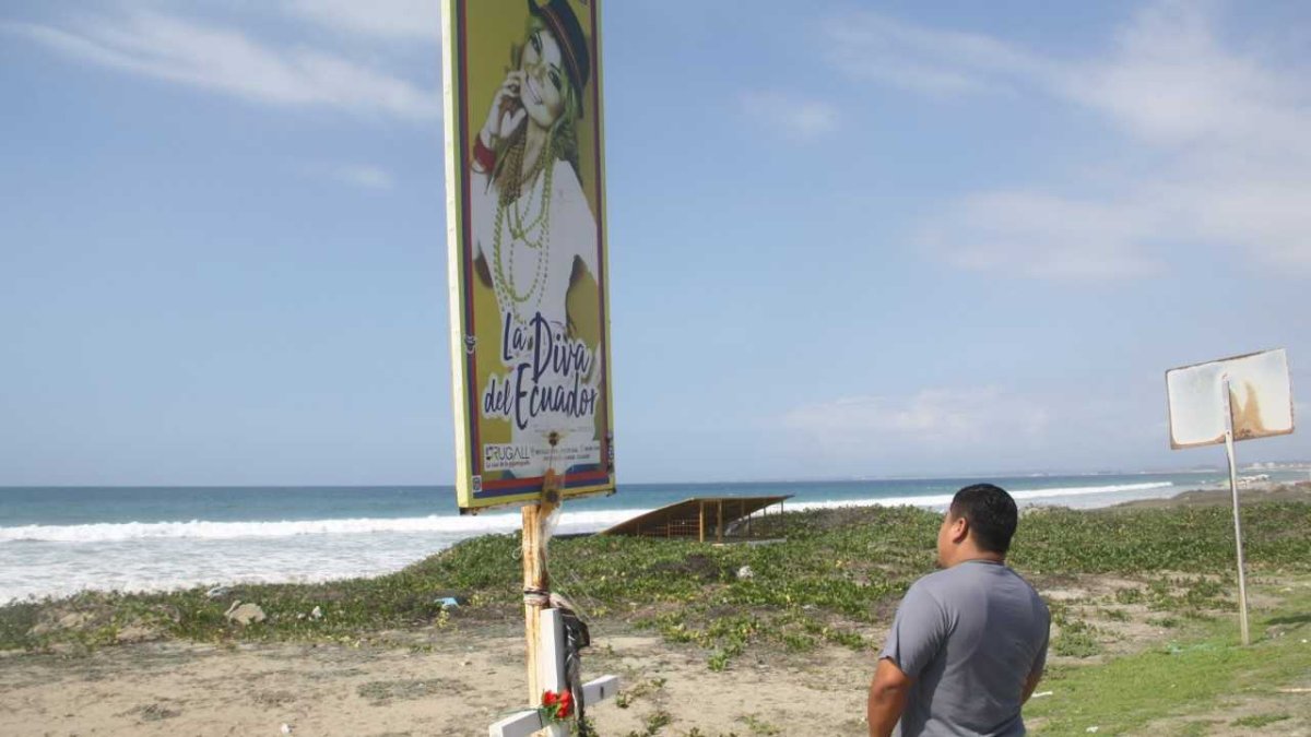 En el sitio exacto donde ocurrió su deceso se levanta también una gigantografía que muestra el rostro sonriente de la artista.