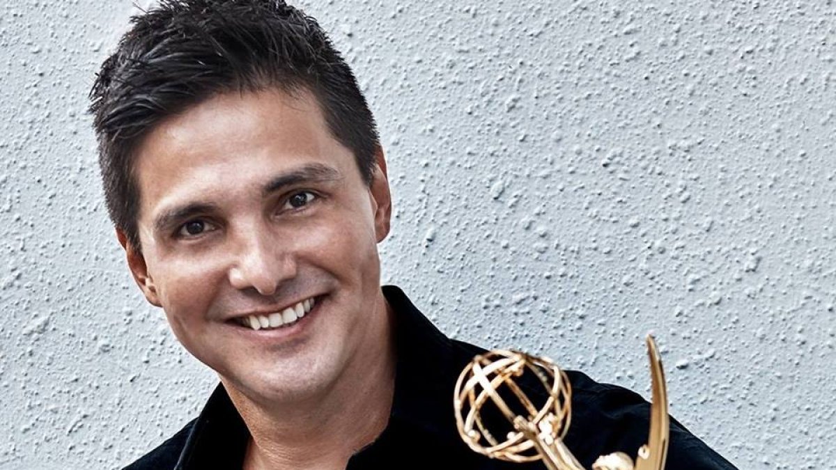 Un filme dirigido por Robles, Animal Nocturno, participó en marzo pasado en la edición 36 del festival de Cine de Miami y ganó el premio Faculty Choice.