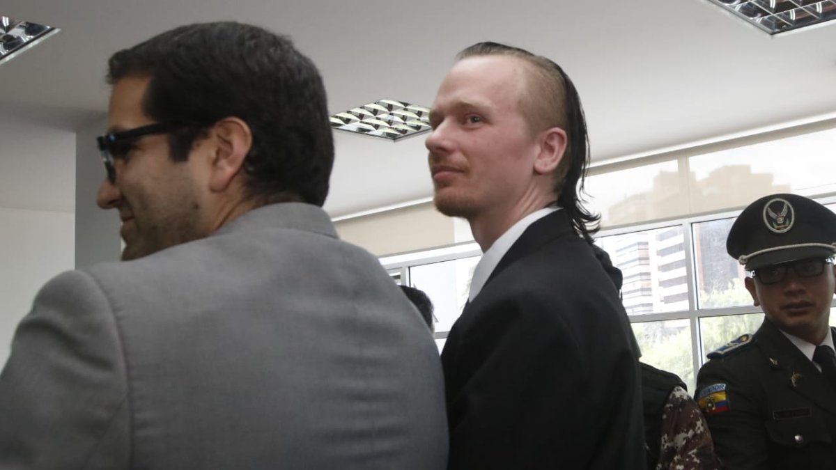 La información judicial señala que Bini tendría nexos con el portal WikiLeaks, manejado por Assange y desde donde se filtraron documentos de índole reservada.