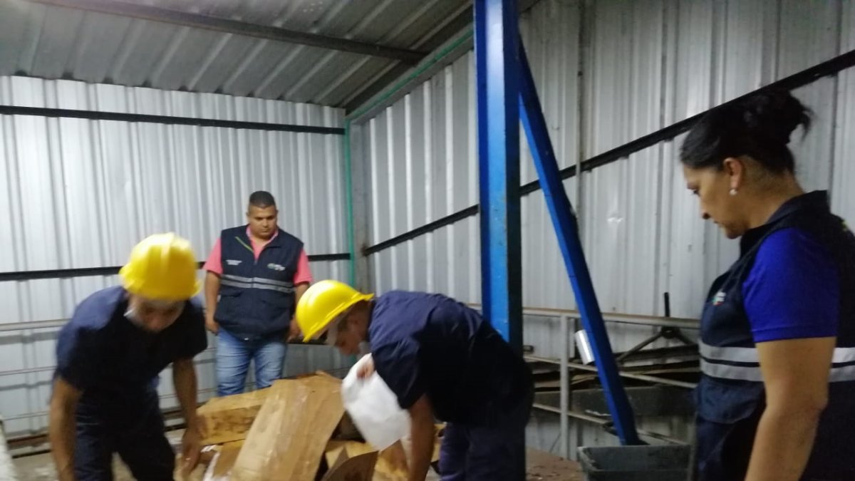 La carne estaba guardada en cartones, que habían sido ‘tapiñados’ entre sacos de papa.