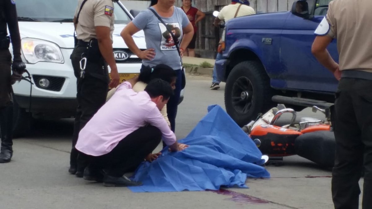El fallecido quedó tendido en una calle de Chone, provincia de Manabí.