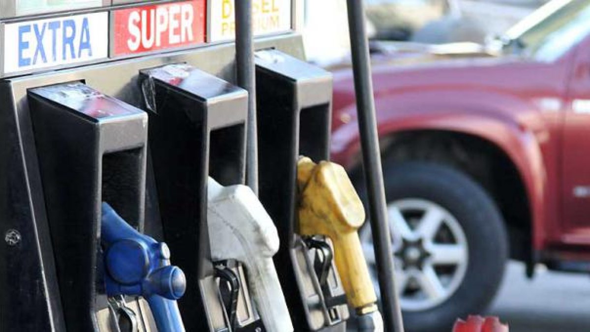 La gasolina Súper bajó su precio en la ciudad.