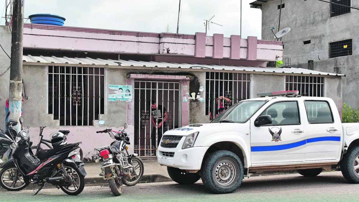 La policía llegó hasta su vivienda para realizar la investigación.