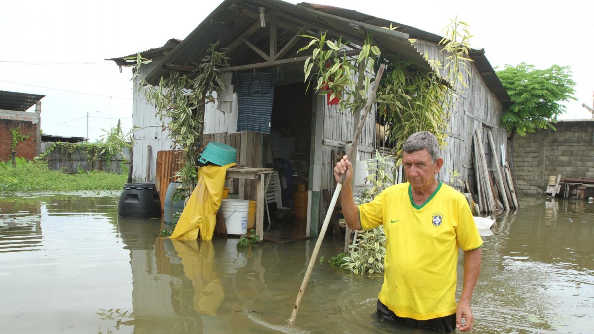 En algunas zonas, el agua llegaba más arriba de las rodillas de los moradores.