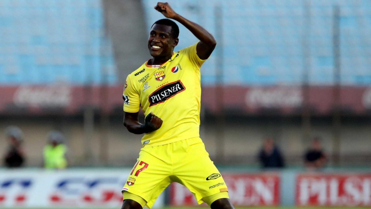 El volante ofensivo viste la camiseta amarilla desde 2016.