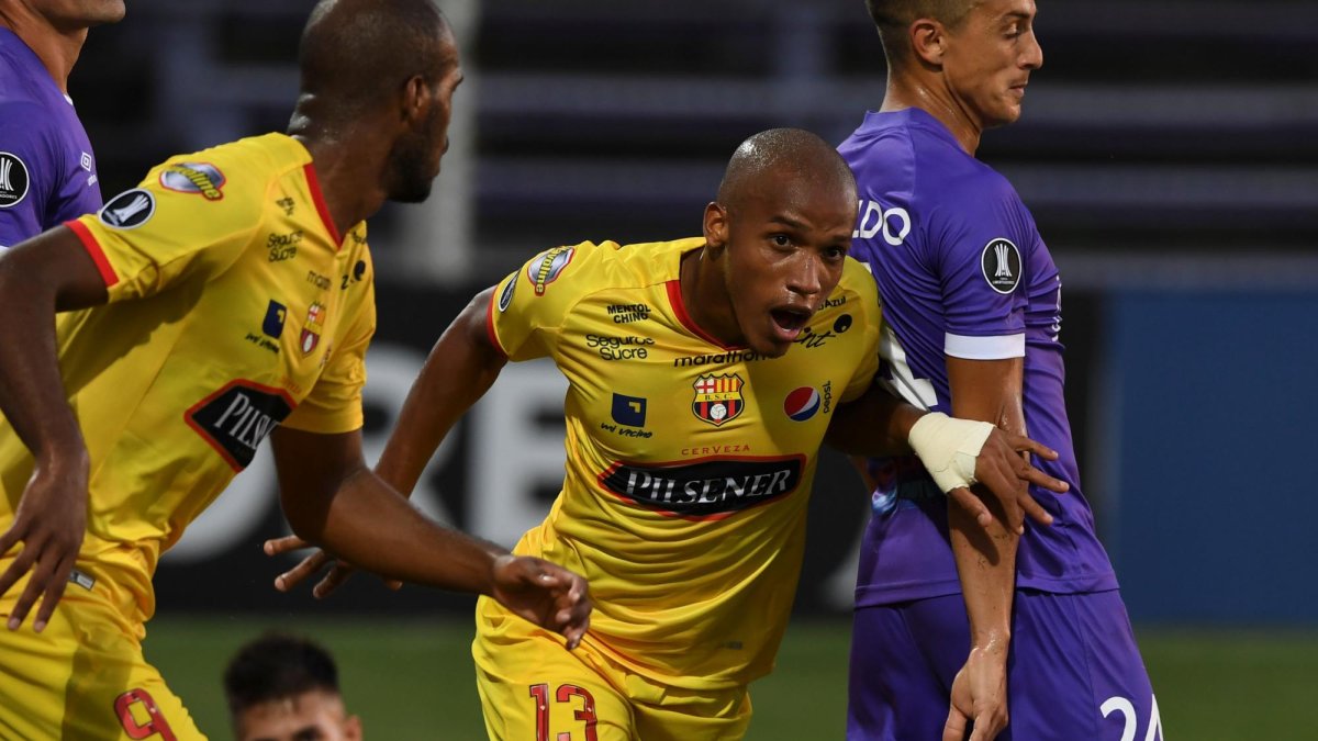 Ely Esterilla, autor de uno de los goles con los cuales Barcelona venció de visitante a Defensor por Copa Libertadores.