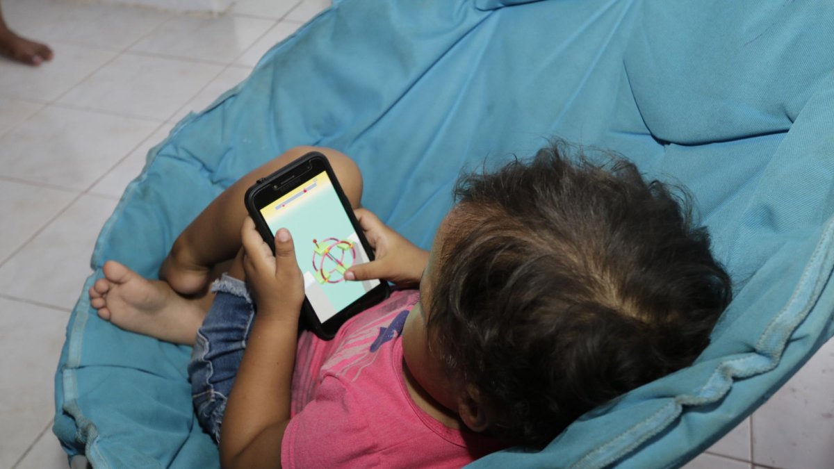 La mamá de Elena quiere ayuda para saber si su niña es candidata a un trasplante de médula.