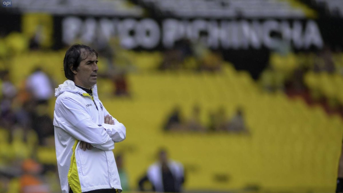 Referencial. Guillermo Almada reclama a Barcelona el pago de su dinero.