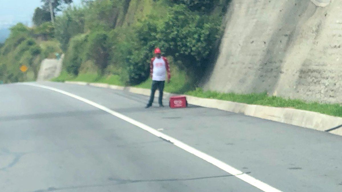 Casi una veintena de personas. El objetivo es evitar incidentes viales en esa vía del oriente de Quito.
