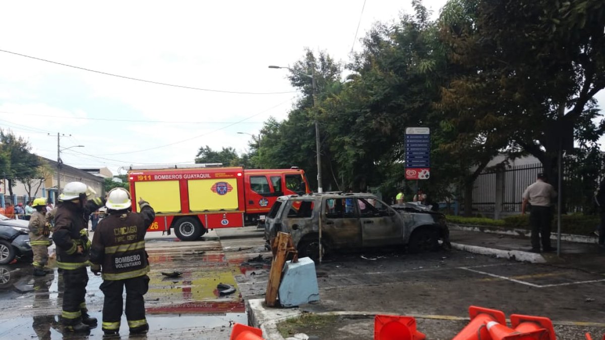 Personal del Cuerpo de Bomberos llegó a controlar la situación.