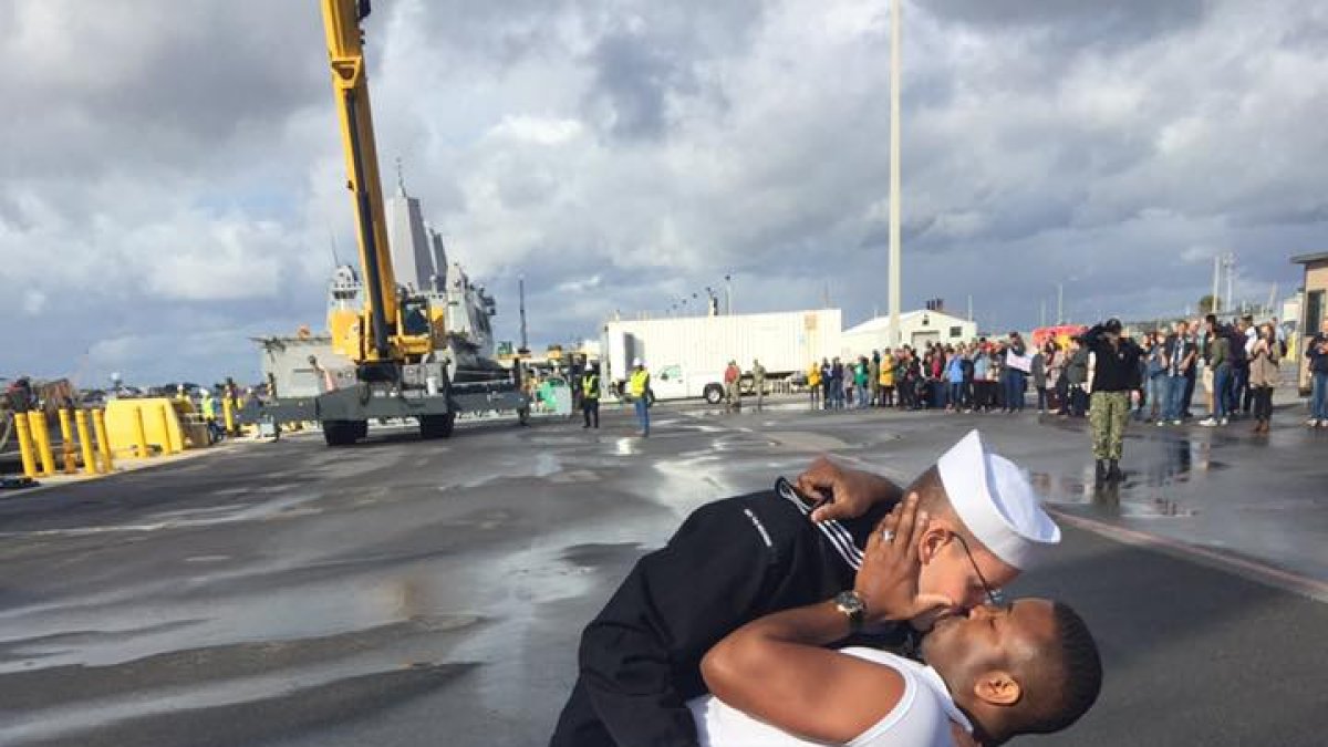 Los marineros regresaron luego de siete meses en Medio Oriente.