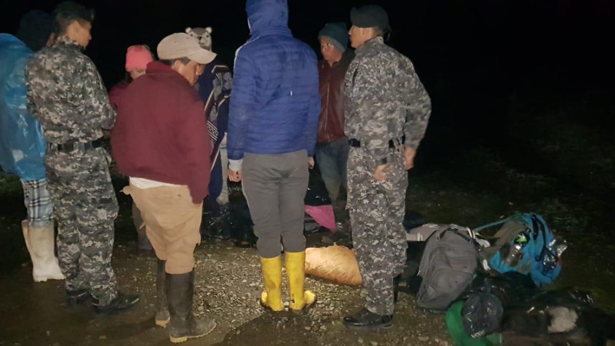 Los rescatistas confirmaron que las personas se encontraban en buen estado de salud.