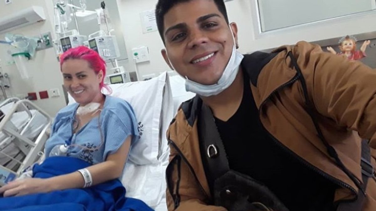 Jeyce, esposo de la Fucsia, ha estado junto a ella en este delicado momento.