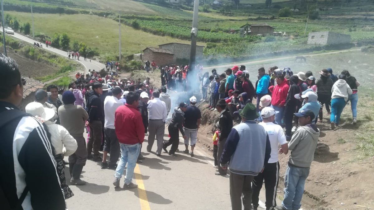 Los habitantes prendieron fuego al supuesto delincuente luego de amarrarlo a un poste con alambres y sogas.