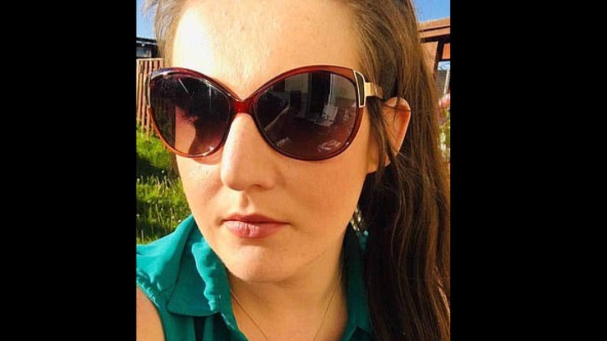 Claire Evans fingió sufrir enfermedad terminal para que pagaran la boda de sus sueños.