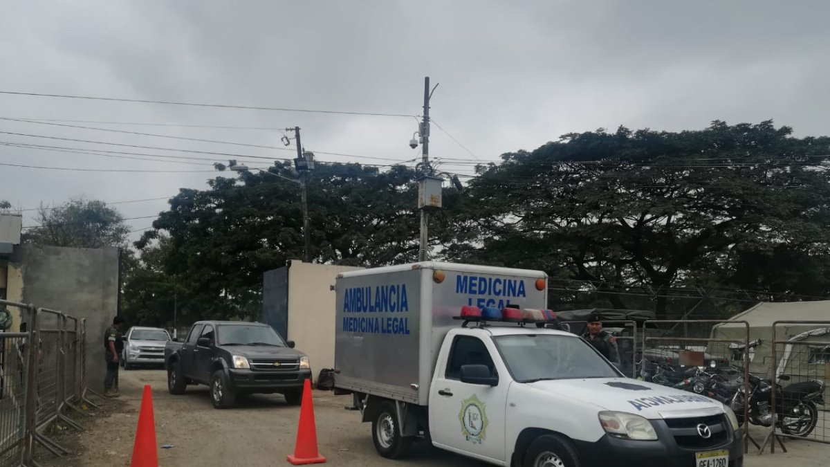 Al sitio llegaron la Policía y una ambulancia para el levantamiento de cadáveres.