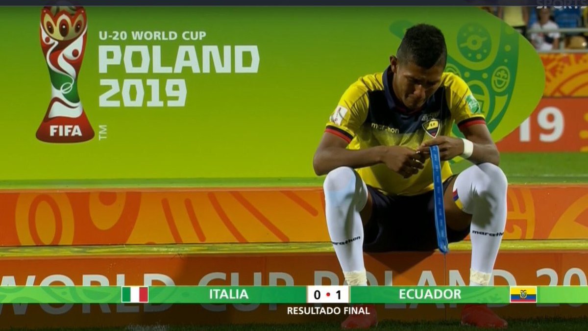 Estupiñán, en su momento íntimo, entre lágrimas.