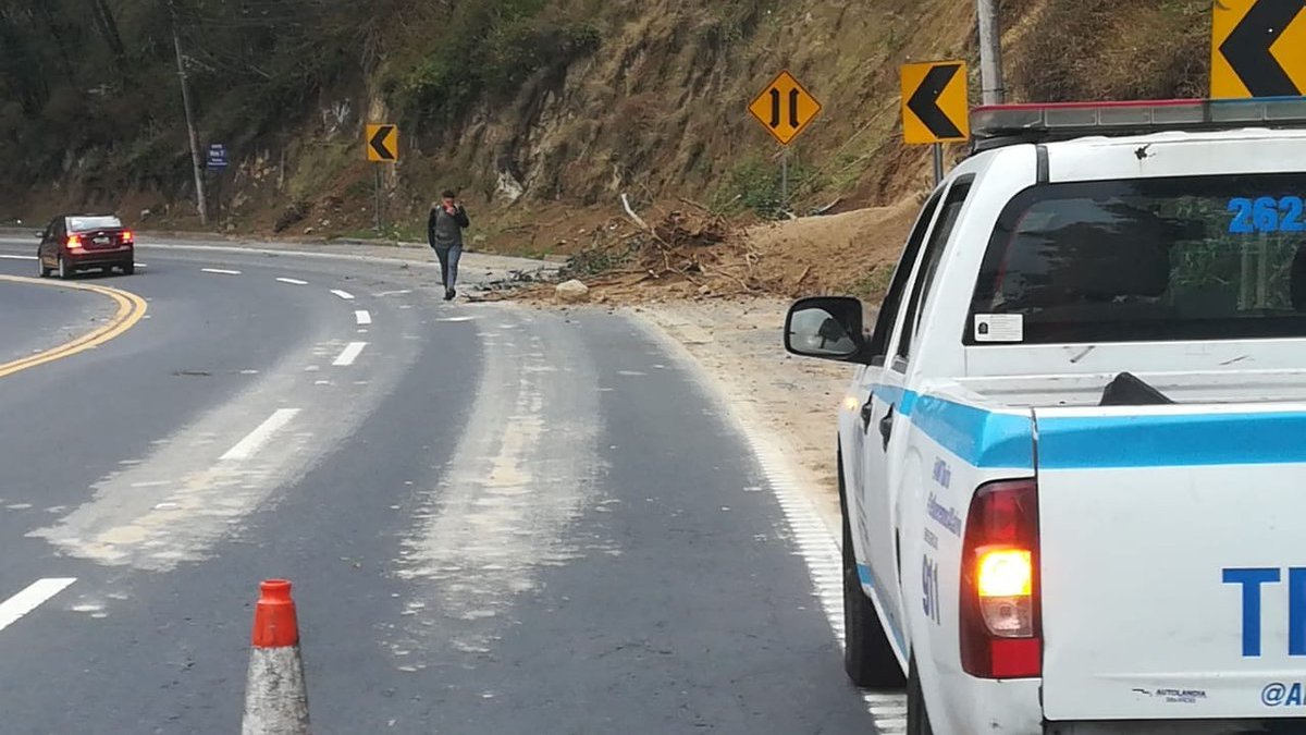 La vía quedó completamente habilitada antes del mediodía.