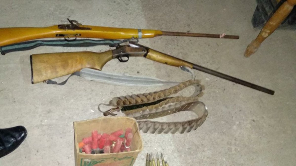 Los hallazgos se hicieron durante operaciones militares para encontrar armas, municiones y también explosivos.