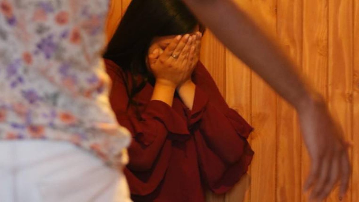 Sometimiento. Muchos hombres usan frases violentas para que sus esposas accedan a tener relaciones sexuales con ellos.