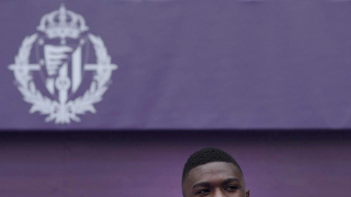 El delantero estará en el club español por cuatro años y medio.