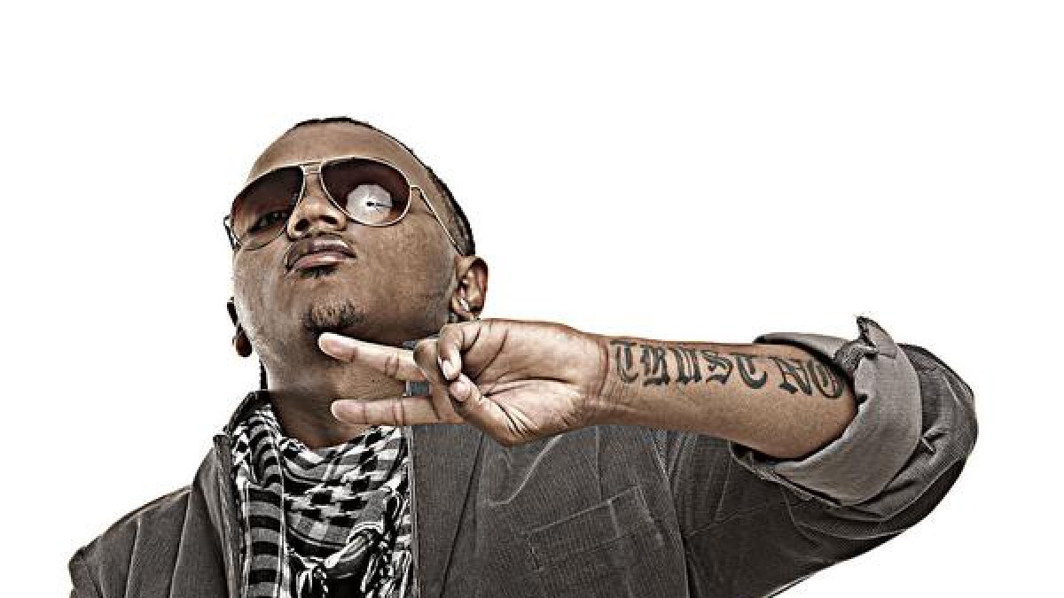 El artista fue demandado por su la madre de su hijo por supuesta agresión física.