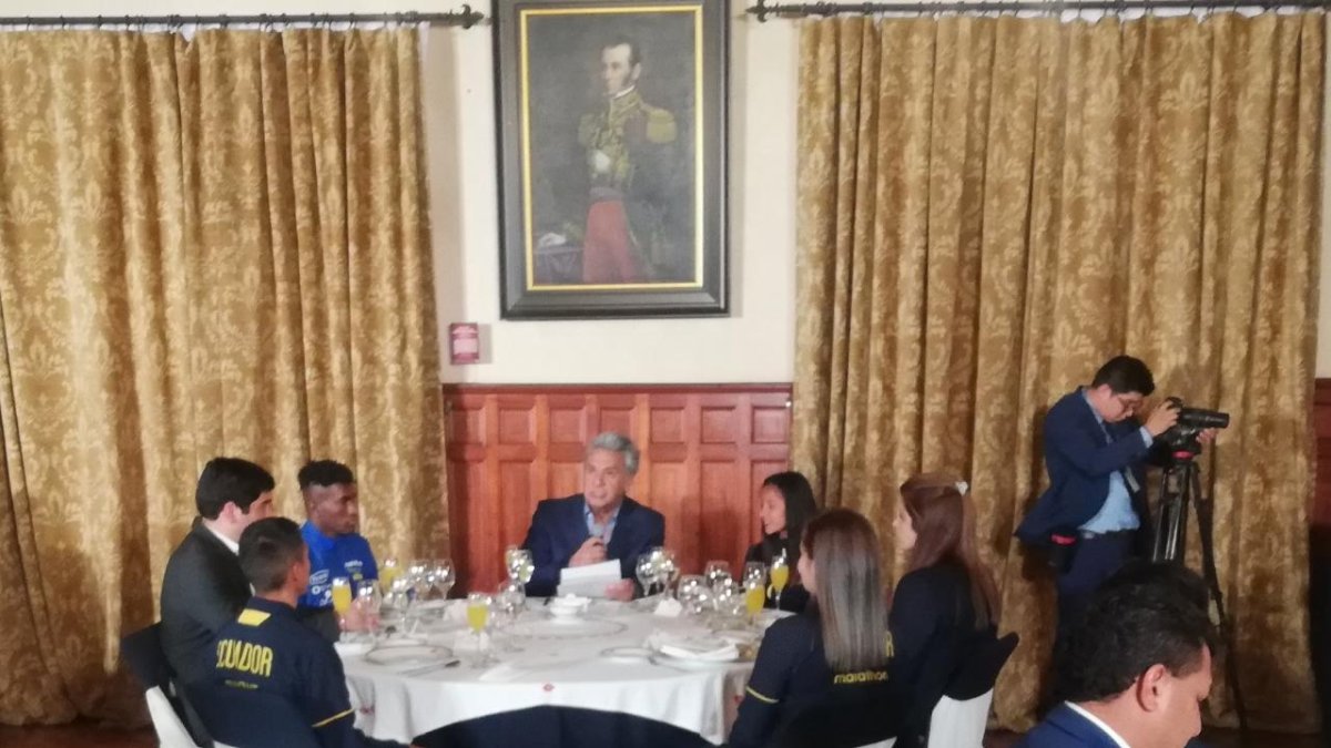 Deportistas de varias disciplinas tuvieron un banquete con el presidente Lenín Moreno.