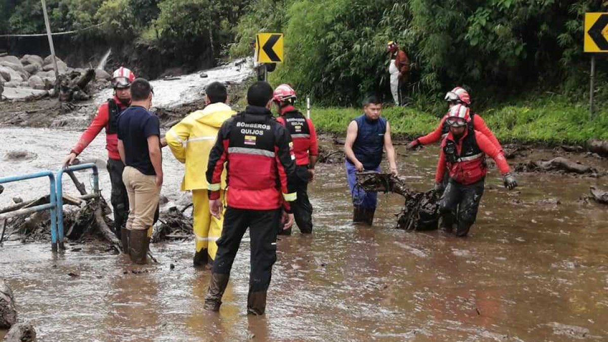 Hace una semana un vehículo con dos ocupantes fueron sepultados en un tramo de la parroquía Cuyuja.