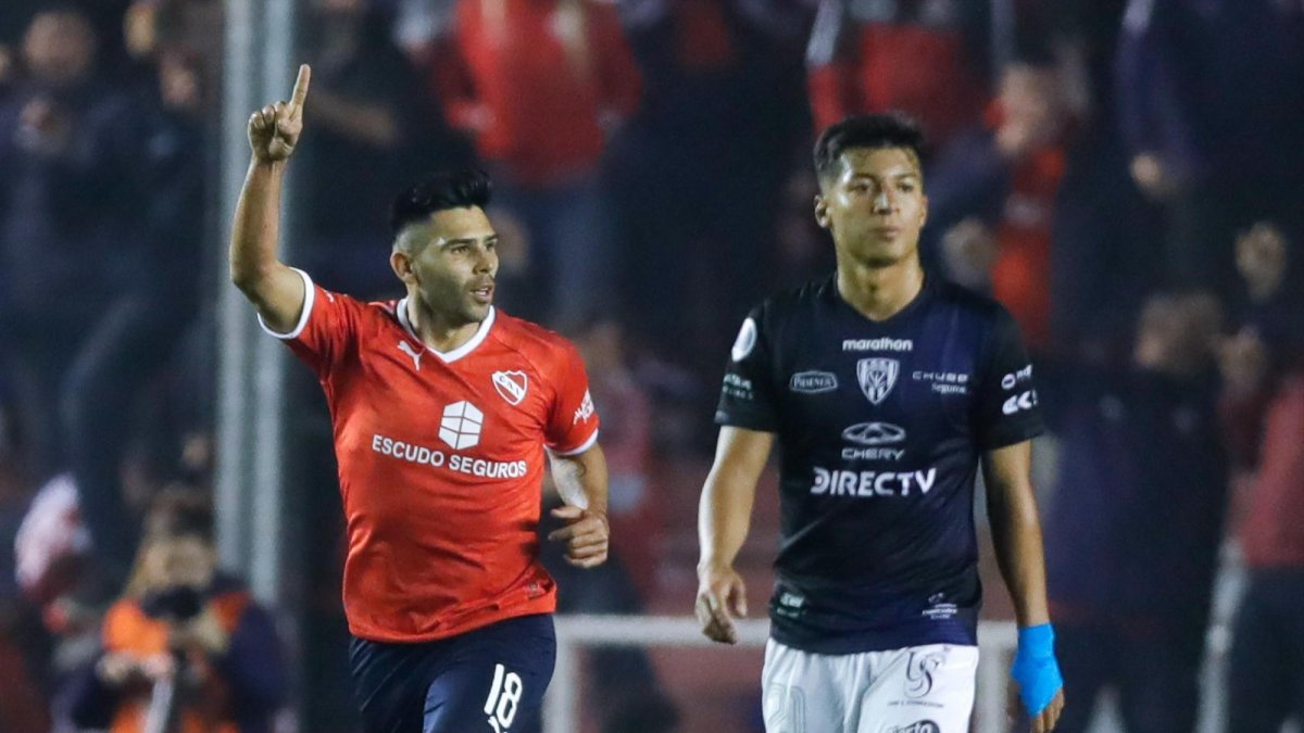 Silvio Romero fue el verdugo del cuadro rayado con dos goles.
