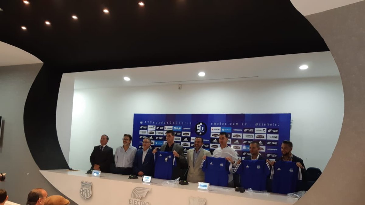 El técnico español fue presentado por la directiva emeleccista.