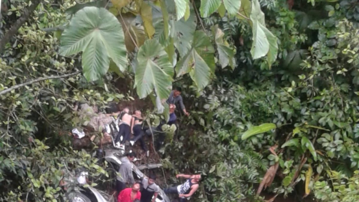 Ellos son integrantes del grupo Pacha Nua Huayra que se accidentó el pasado fin de semana, en su traslado a Sucumbíos.