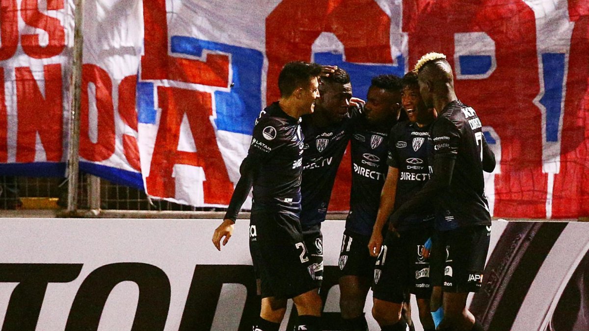 Jugadores del Independiente del Valle en su partido contra Universidad Católica de Chile.