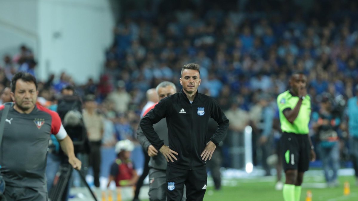 Último en su grupo en el torneo continental y séptimo en la LigaPro, el Bombillo es constantemente cuestionado, porque esta temporada la dirigencia armó un plantel como para aspirar a cosas mayores.