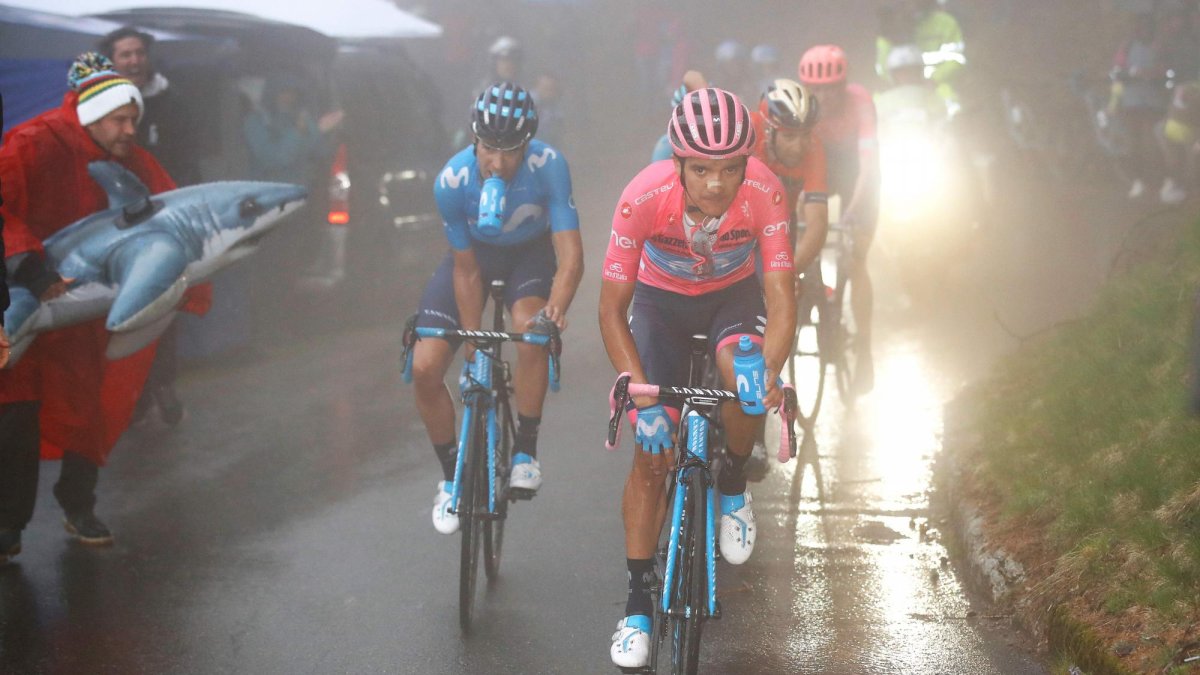 La Locomotora del Carchi, además de la fuerza en el ascenso, demostró seguridad en el descenso acompañado de lluvia y concluyó en el sexto lugar manteniendo el liderato del Giro.