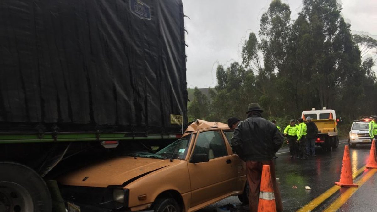 Cuatro personas resultaron heridas tras choque en la localidad de Mocha, Tungurahua.