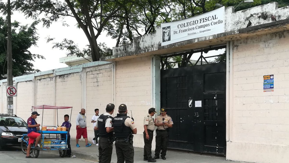 Algunos padres de familia optaron por retirar a sus hijos.