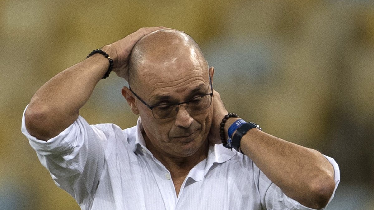 Este lunes se anuncia quién reemplazará a Alfredo Arias como entrenador de Emelec.