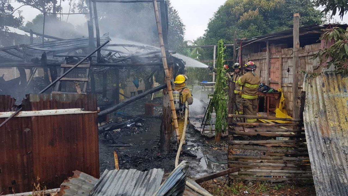 Una familia de siete integrantes se quedó en la calle a consecuencia del flagelo que arrasó con todo lo que tenían.