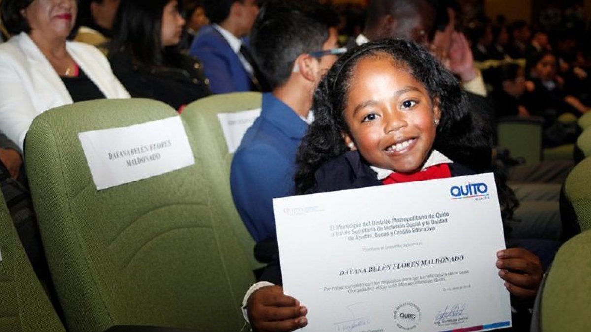 Estas becas tienen el objetivo de prevenir, promocionar y garantizar los derechos de los grupos de atención prioritaria, de acuerdo a las necesidades y propuestas de la ciudadanía.