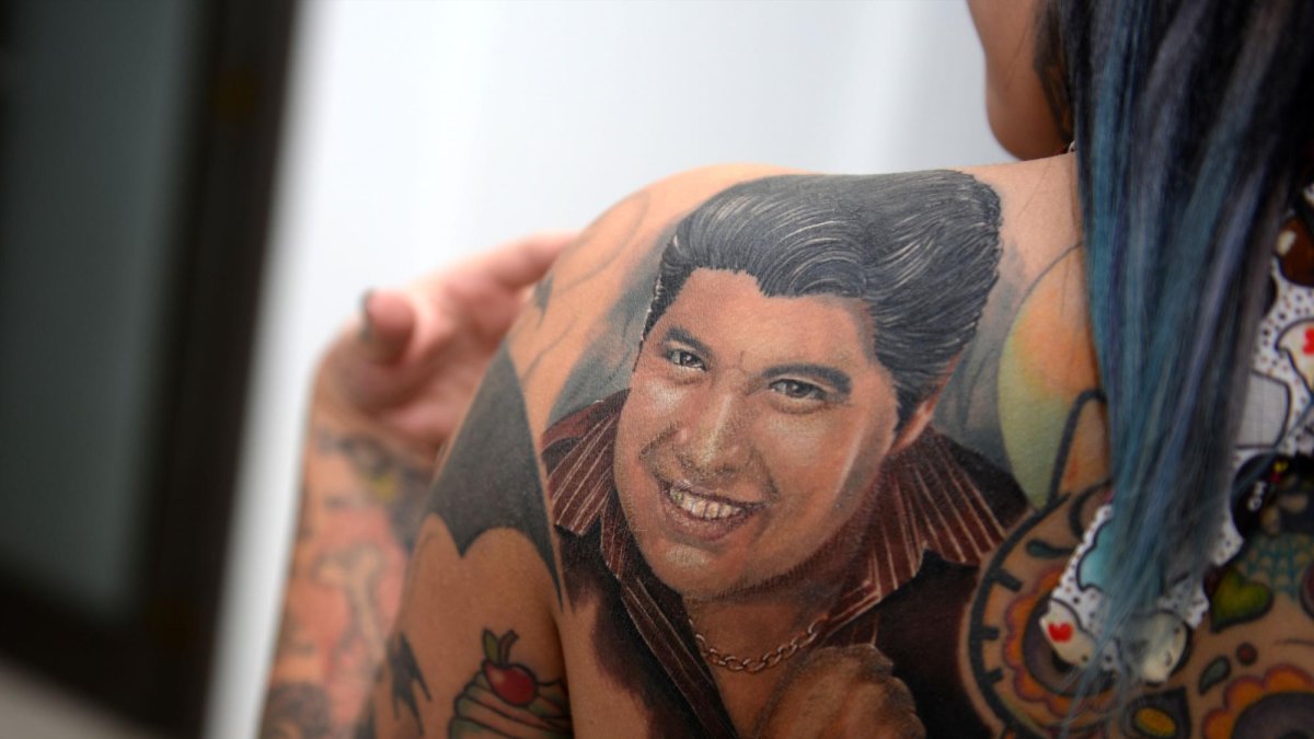 El proceso de tatuado duró alrededor de cuatro horas.