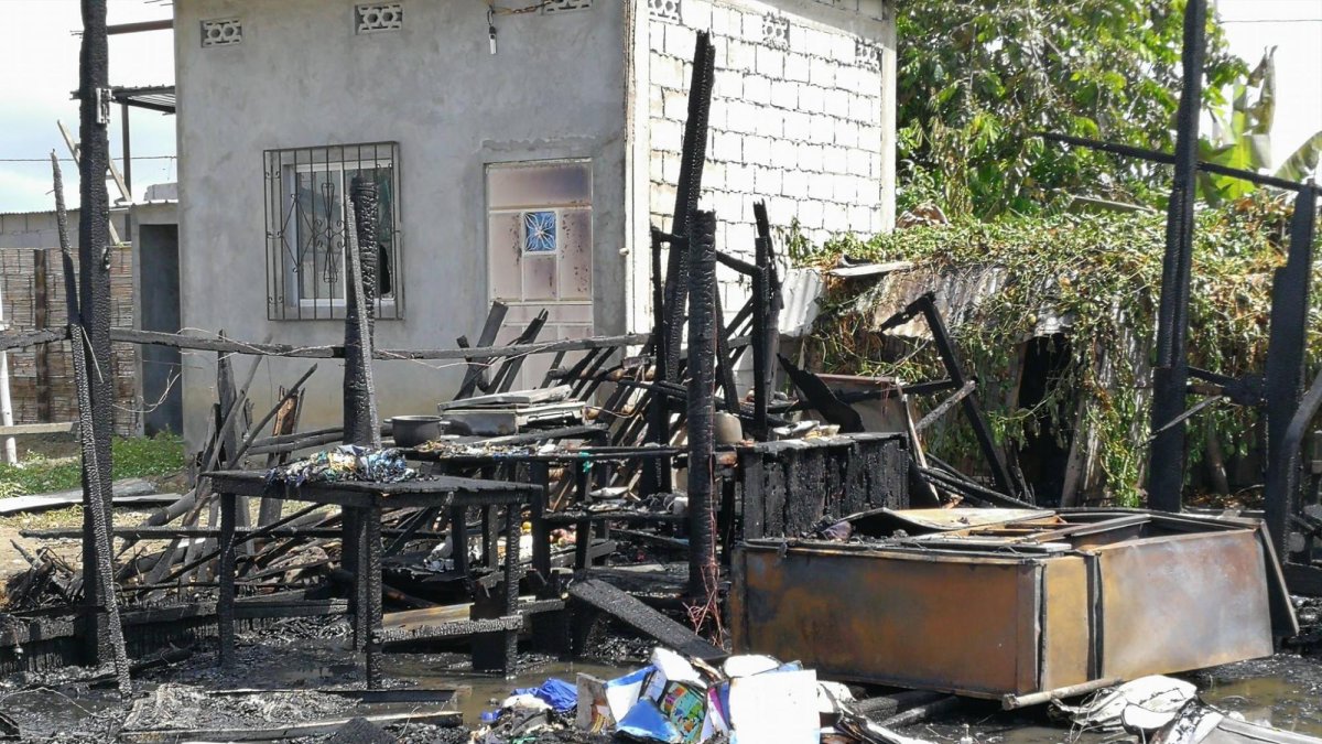 De la vivienda solo quedaron escombros.