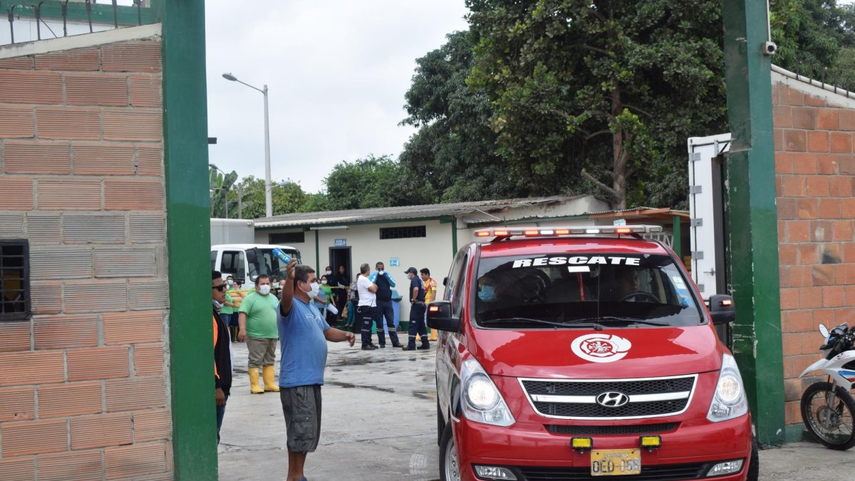 Varias ambulancias trasladaron a los afectados, en su mayoría mujeres.